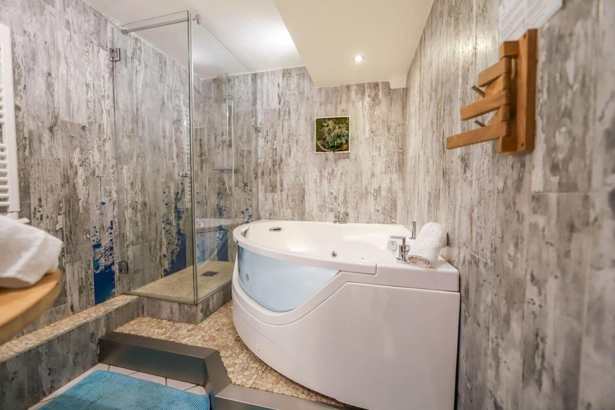 Le Cocon - Lofts & Lakes Certified 4-Stars อานซี ภายนอก รูปภาพ