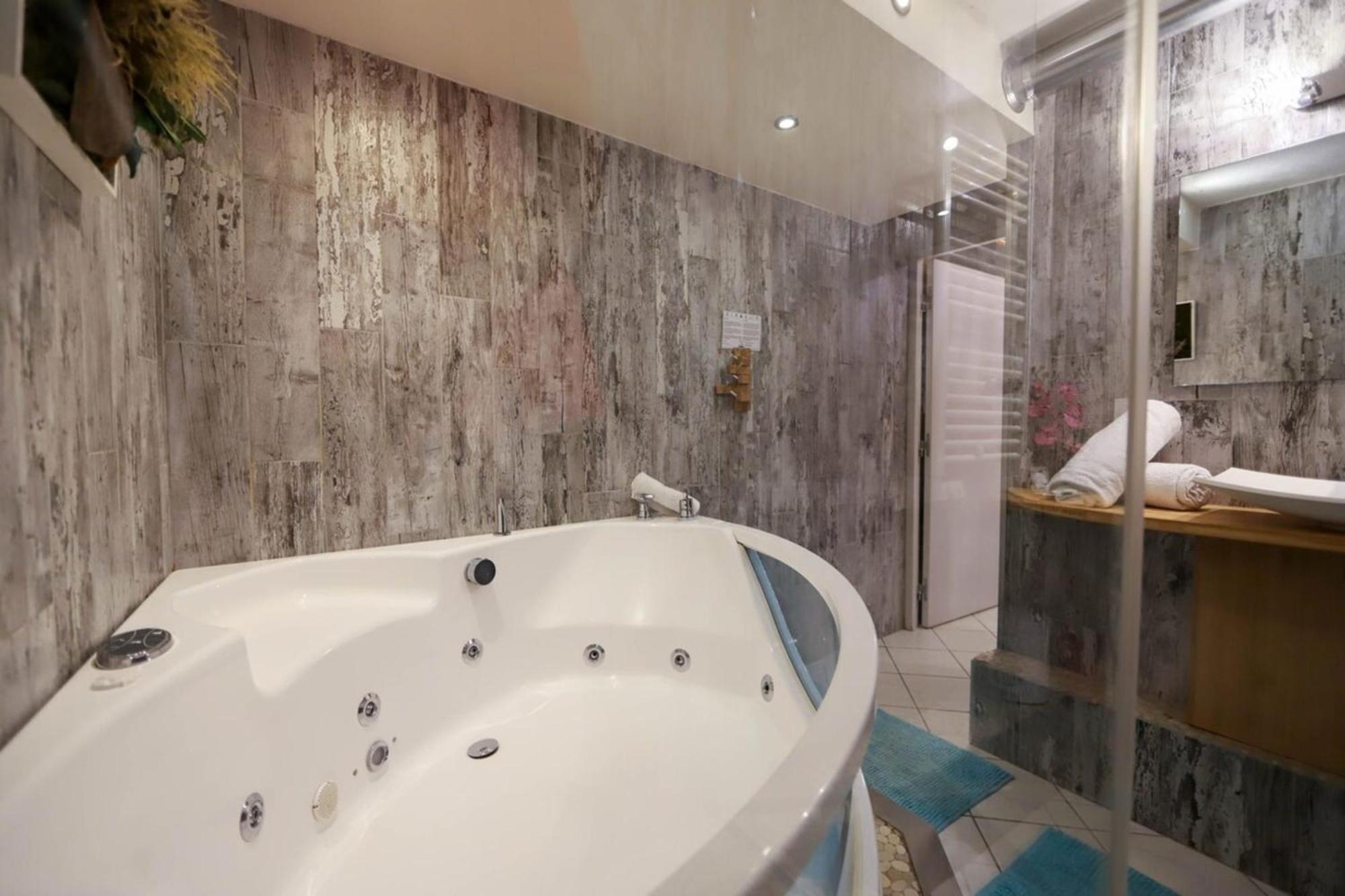 Le Cocon - Lofts & Lakes Certified 4-Stars อานซี ภายนอก รูปภาพ