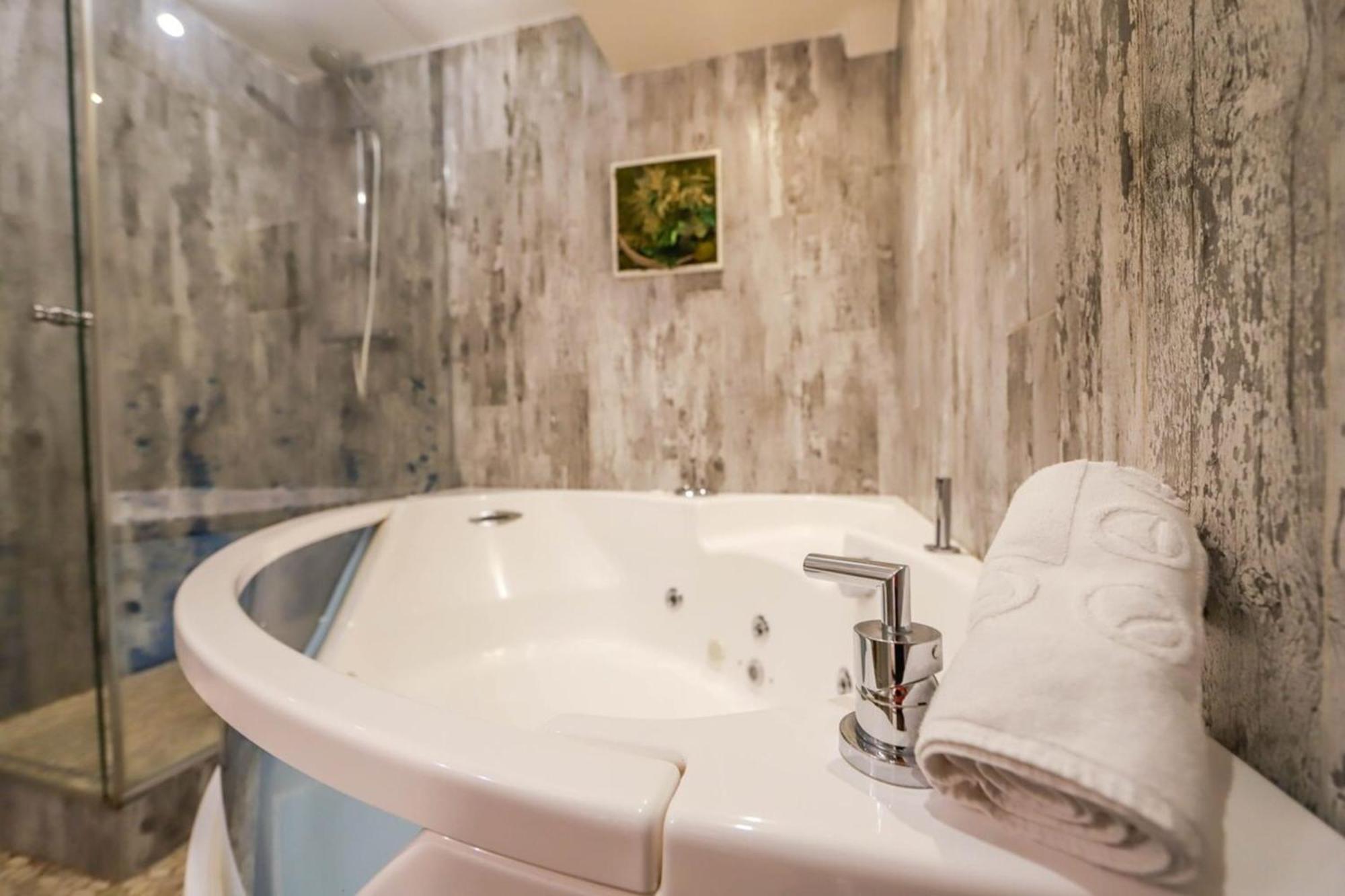 Le Cocon - Lofts & Lakes Certified 4-Stars อานซี ภายนอก รูปภาพ