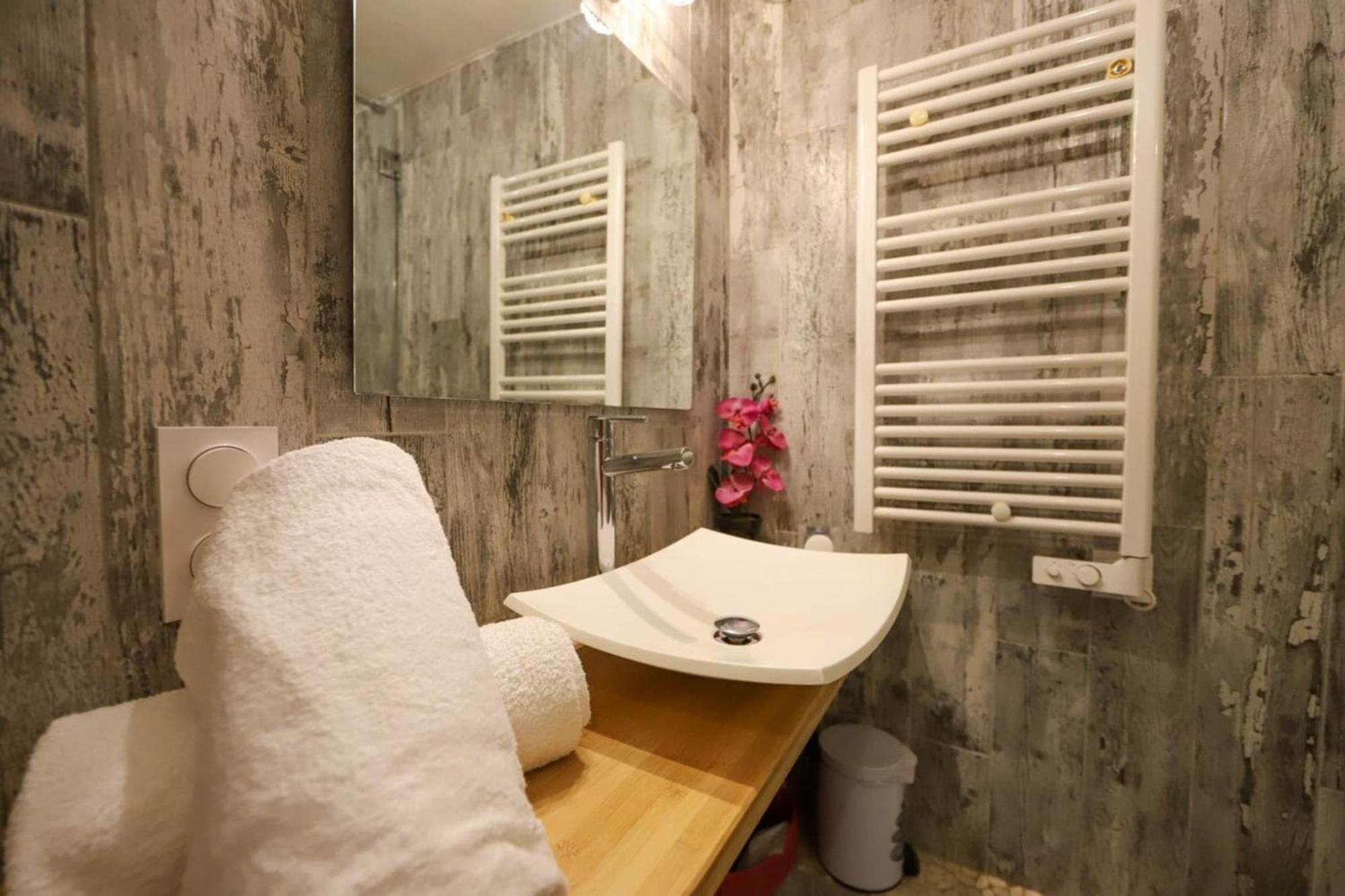 Le Cocon - Lofts & Lakes Certified 4-Stars อานซี ภายนอก รูปภาพ